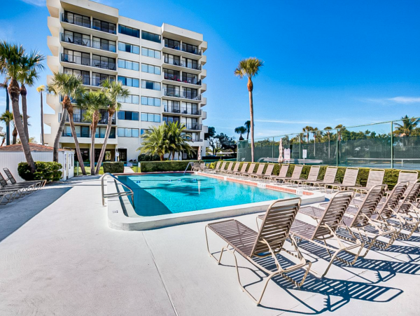 Siesta Key Vacation Rental Condo Walk To Beach Sleeps Six